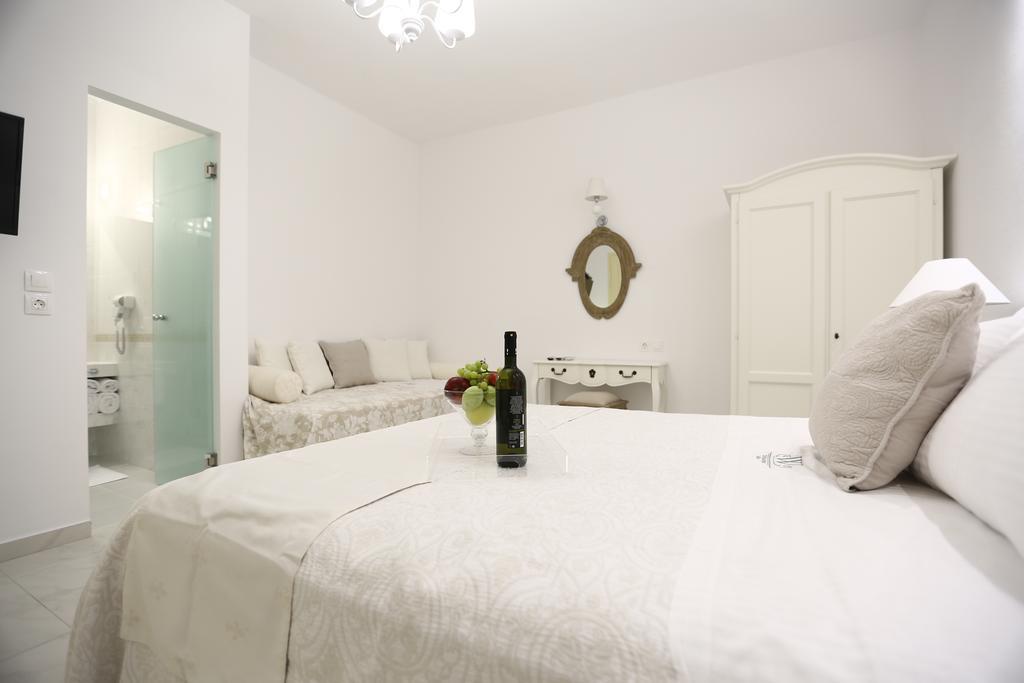 The White Suites Adamantas  Pokoj fotografie