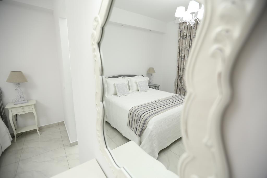 The White Suites Adamantas  Pokoj fotografie