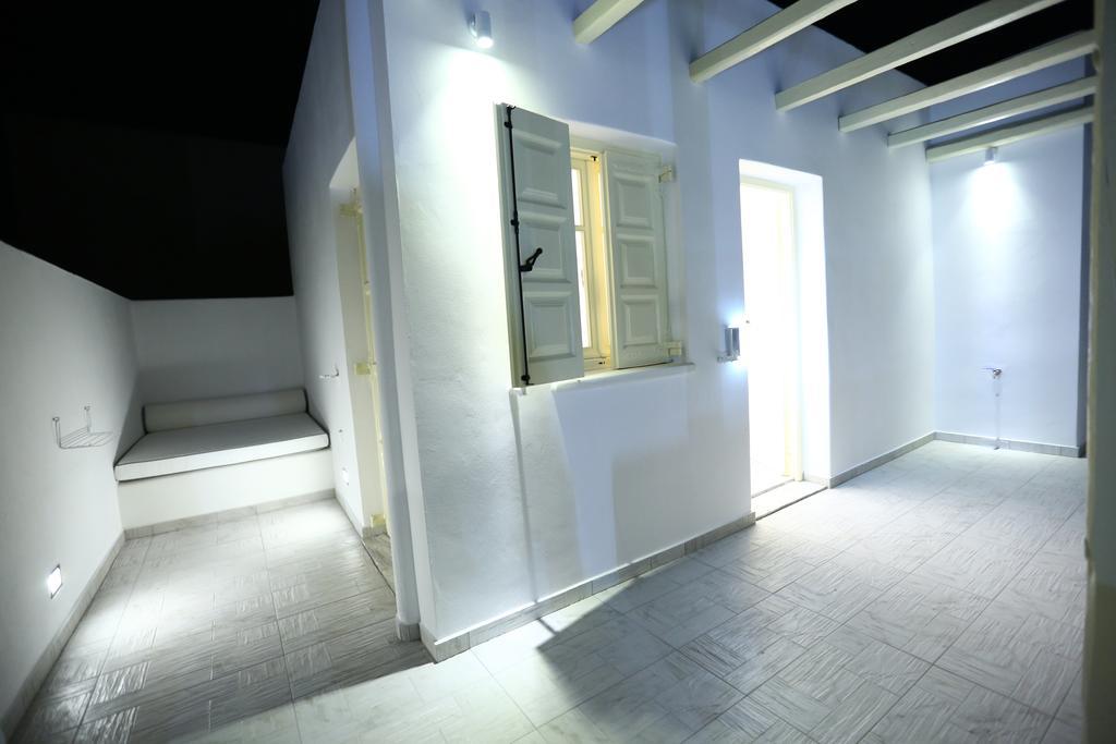 The White Suites Adamantas  Pokoj fotografie